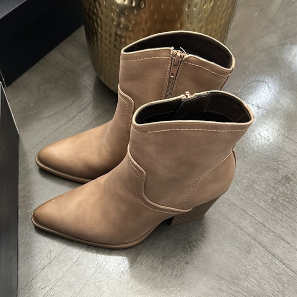 Naturalizer Harding Western Bootie (WIDE) - Picture 11 of 13